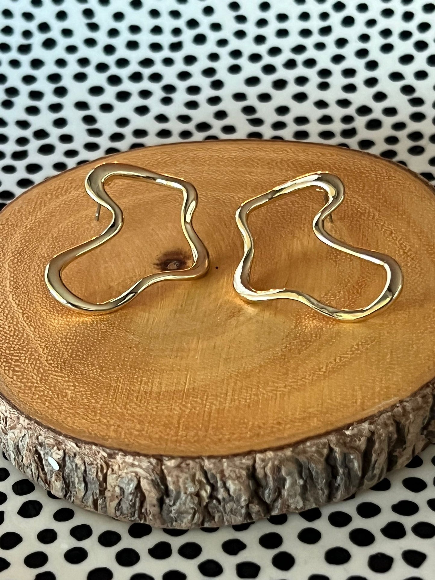 Wavy Stud Earrings